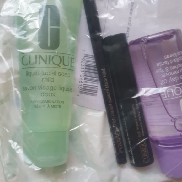 Clinique Beauty Cosmetics Set - Picture 2 of 5